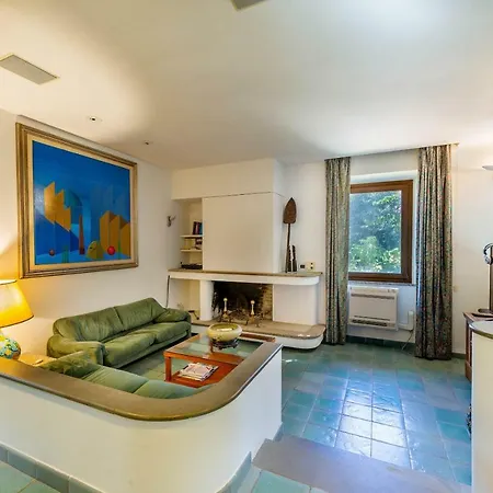 Francesca Βίλα Lotzorai